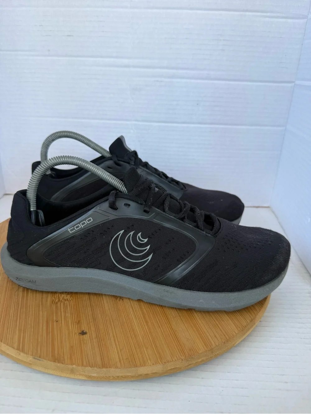 Topo Athletic ST-5 Men 9.5 Sneakers Minimalist Black Charcoal Lace Running Shoes